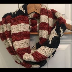 Muk Luks  Infinity Patriotic Scarf